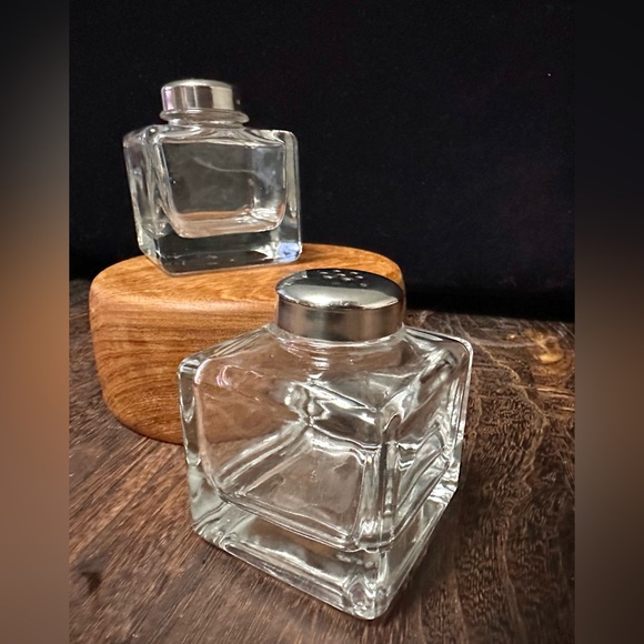 Glass Salt & Pepper Cube  Shakers - Picture 1 of 9